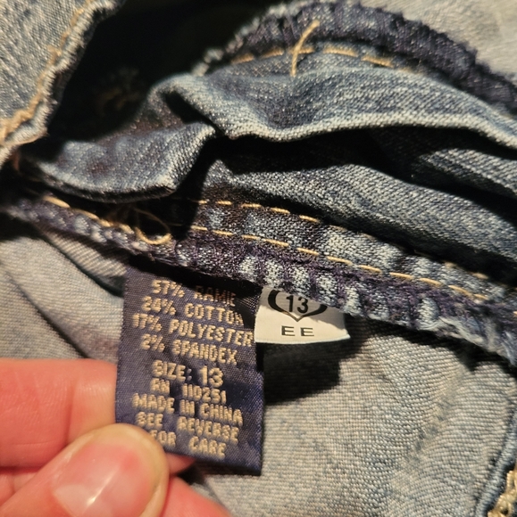 Angels Capris - Picture 4 of 4